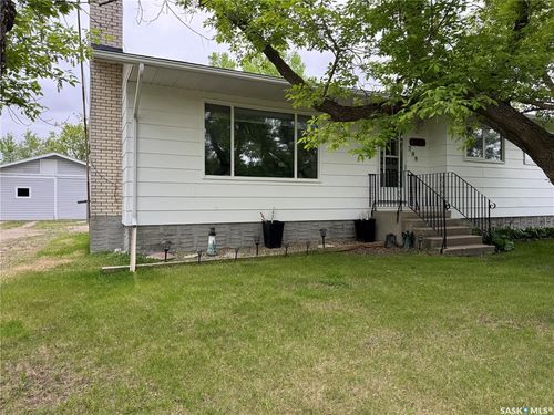 709 Broadway St, Foam Lake, SK, S0A1Y0 | Card Image
