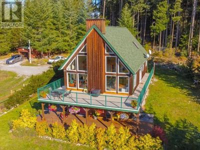 6268 Shelter Point Rd, House other with 3 bedrooms, 2 bathrooms and null parking in Van Anda BC | Image 1