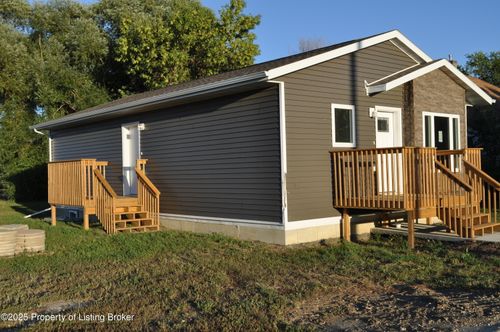 208 2nd Ave W, Lemmon, SD, 57638-1115 | Card Image