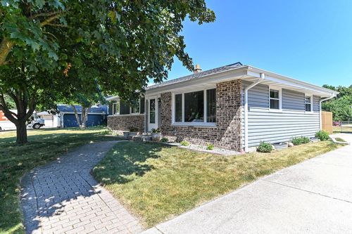 3310 E Woodview Avenue, OAK CREEK, WI, 53154 | Card Image