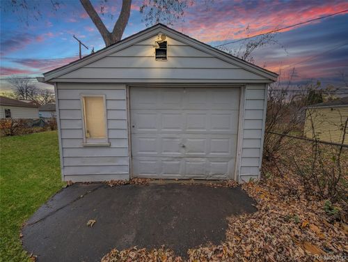 19990 Kinloch, Redford, MI, 48240-1111 | Card Image