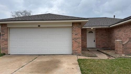 451 Oakdale Dr, Stafford, TX, 77477-6014 | Card Image