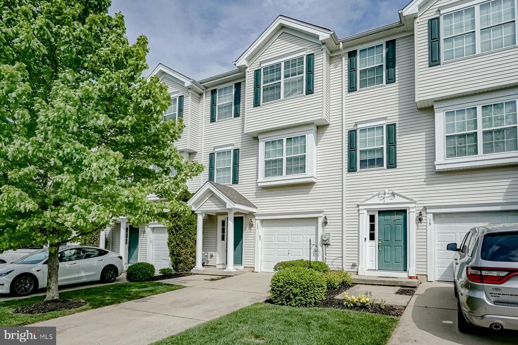 Highgrove Ct, West Deptford, NJ 08086