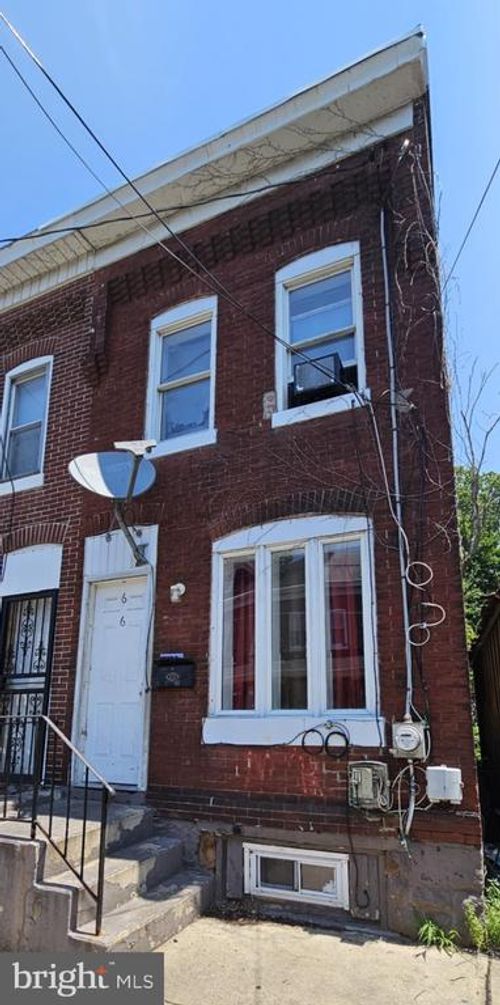 656 Beatty St, Trenton, NJ, 08611-2524 | Card Image