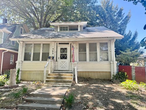 303 S Elm St, Clinton, IL, 61727-2105 | Card Image