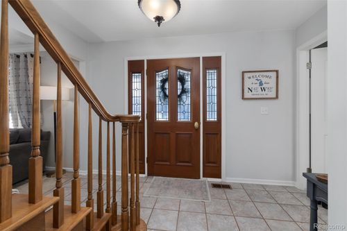 8374 Lasalle Ct, Grosse Ile, MI, 48138-1527 | Card Image