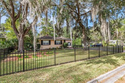 Your 4 legged family members will love the fully fenced front yard and fenced backyard. | Image 2