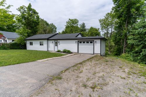 160 Wagner St, Gravenhurst, ON, P1P1C3 | Card Image