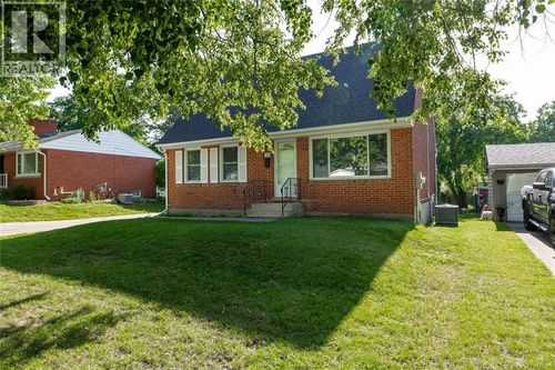 1329 Kim St, Sarnia, ON, N7V3T6 | Card Image
