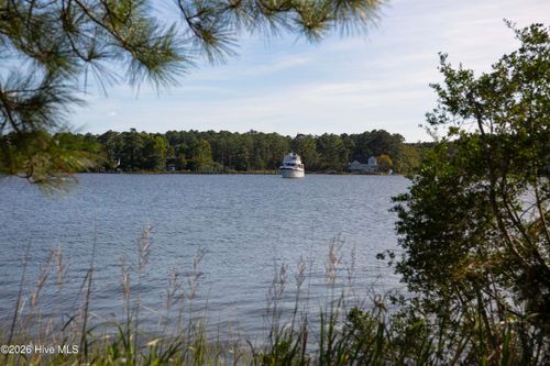 8052 Treasure Dr, Oriental, NC, 28571-9554 | Card Image