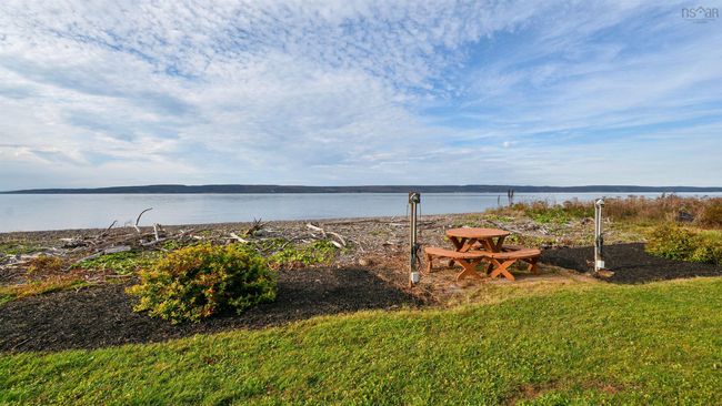 8816 E Bay Highway, House other with 6 bedrooms, 3 bathrooms and null parking in Middle Cape NS | Image 7