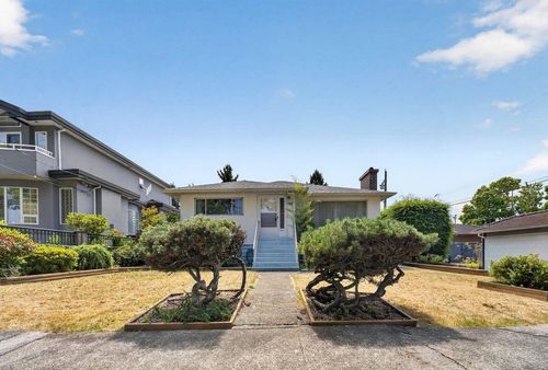 3126 Waverley Avenue, Vancouver, BC, V5S1G2 | Card Image
