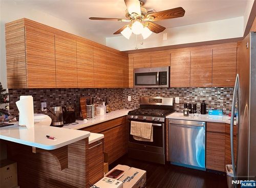 105 Newark Pompton Tpke, Pequannock, NJ, 07440-1638 | Card Image