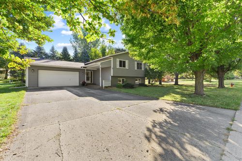 469 Campbell Ln Nw, Hutchinson, MN, 55350-1484 | Card Image
