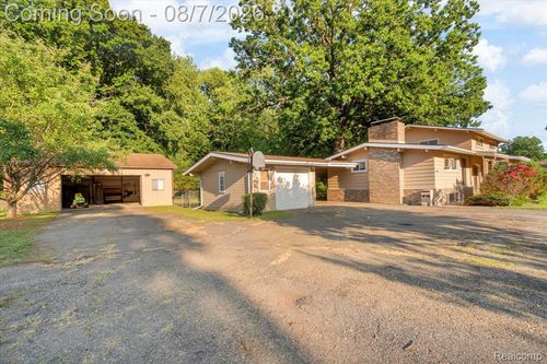 28457 Relda Dr, Brownstown Twp, MI, 48183-5079 | Card Image