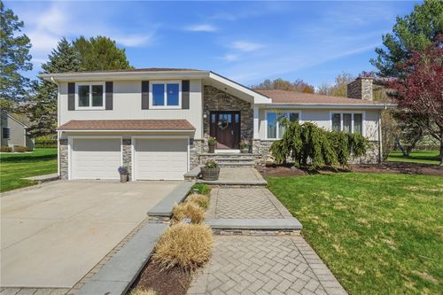 122 Mystery Farms Drive, Cranston, RI, 02921 | Card Image