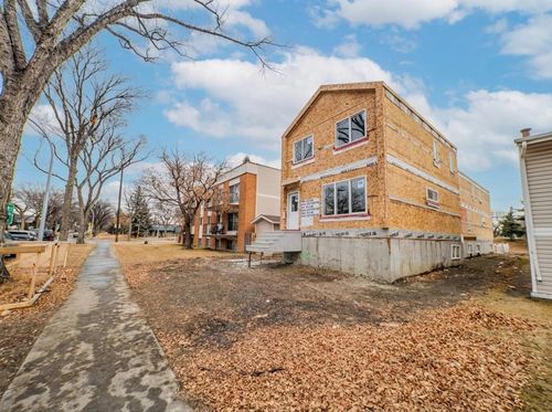 11939 101 St Nw, Edmonton, AB, T5G2B8 | Card Image