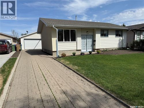 70 Hatton Cres, Regina, SK, S4N5K6 | Card Image