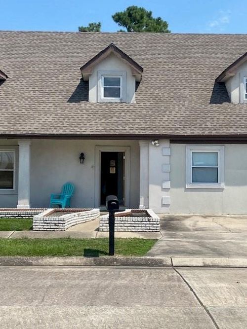 8401 Main Dr, Chalmette, LA, 70043-4023 | Card Image