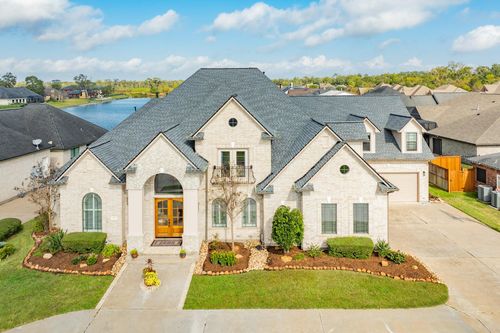 203 Arrowhead Dr, Lake Jackson, TX, 77566-4590 | Card Image