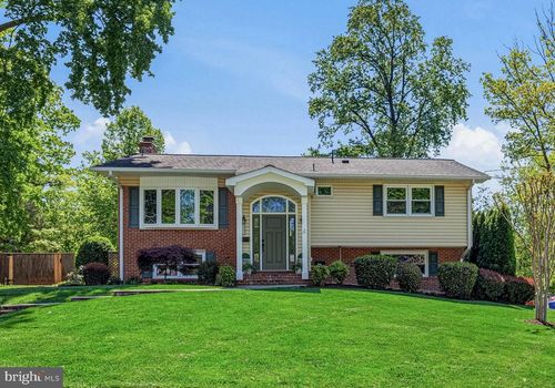 8231 Mcneil St, VIENNA, VA, 22180-6925 | Card Image