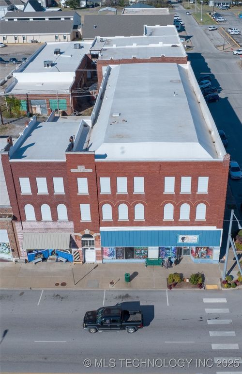 402 Main St, Henryetta, OK, 74437-4242 | Card Image