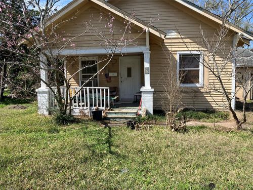 515 Avenue E, El Campo, TX, 77437-3801 | Card Image