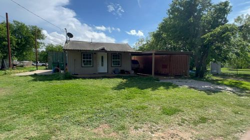 229 W Pine St, Jacksboro, TX, 76458-2333 | Card Image