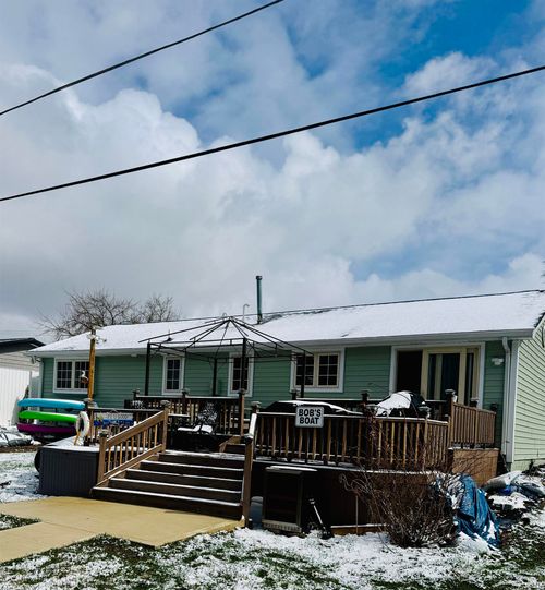 11397 Ne Wawasee Dr, Syracuse, IN, 46567-8634 | Card Image