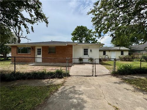 11 Halle Pl, Westwego, LA, 70094-2164 | Card Image