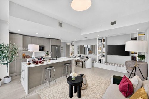 1901-2000 Metropica Way, Sunrise, FL, 33323-3215 | Card Image