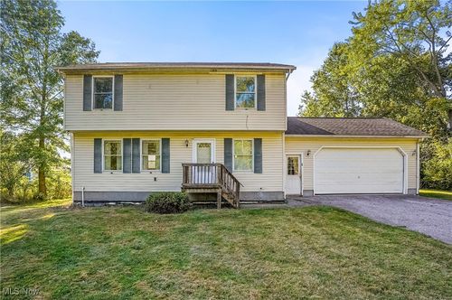 16690 Dayton St, Chagrin Falls, OH, 44023-3618 | Card Image