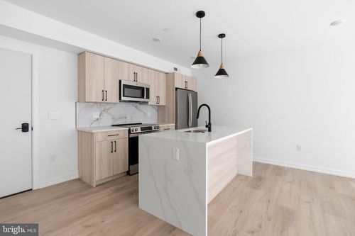 2f-208 Vine Street, PHILADELPHIA, PA, 19106 | Card Image