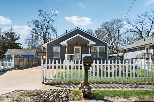 738 Se 26th Ct, Des Moines, IA, 50317-7527 | Card Image