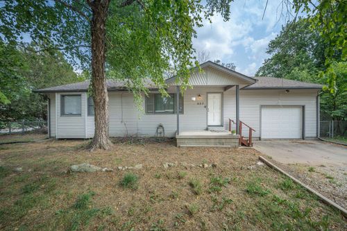 927 E 43rd St S, Wichita, KS, 67216-1866 | Card Image