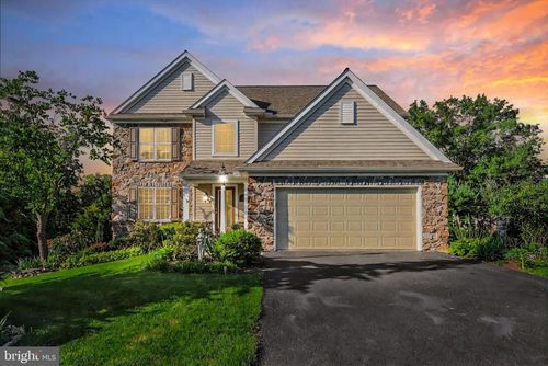 179 Village Glen Dr, Harrisburg, PA, 17112-8741 | Card Image