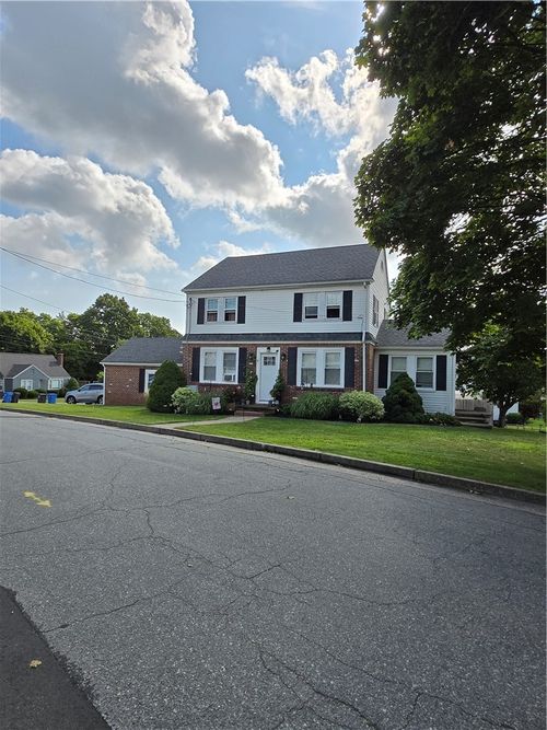 67 Kearney St, Cranston, RI, 02920-8111 | Card Image