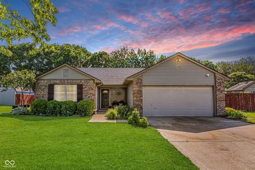 611 Clydesdale Ln, Bargersville, IN, 46106-8418 | Card Image