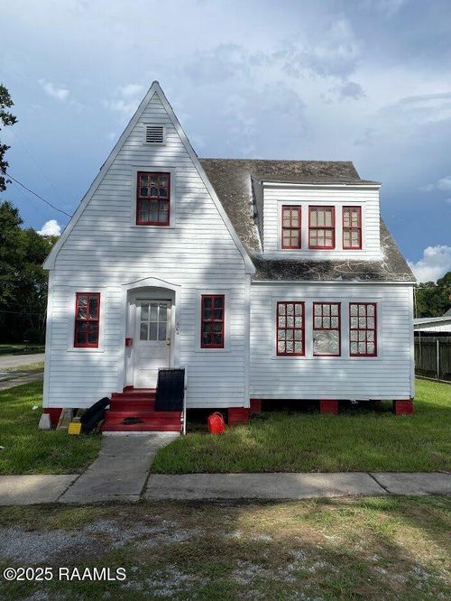 118 N Guegnon St, Abbeville, LA, 70510-5212 | Card Image