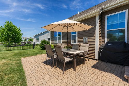 2331 Coventry Cir S, Sycamore, IL, 60178-8936 | Card Image