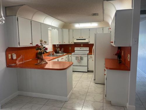 820 W Lakewood Rd, West Palm Beach, FL, 33405-2828 | Card Image