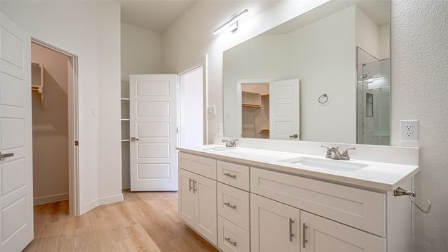 Spacious master bath with double sinks | Image 21