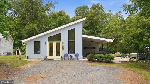 326 Haulover Cir, Montross, VA, 22520-8810 | Card Image