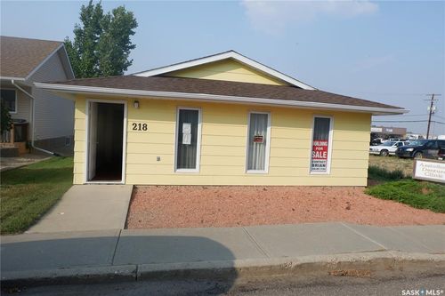218 2nd Ave W, Assiniboia, SK, S0H0B0 | Card Image