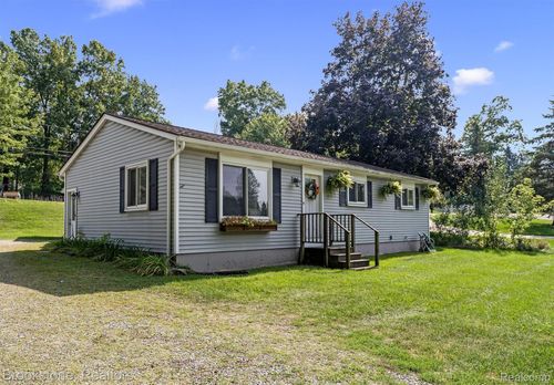 4895 Clarkston Rd, Clarkston, MI, 48348-3866 | Card Image
