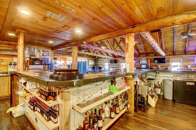 Area behind bar | Image 10
