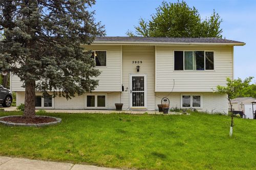 3909 13th Ave Se, Cedar Rapids, IA, 52403-3815 | Card Image