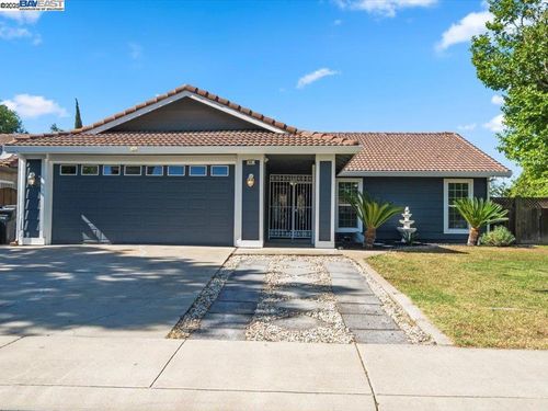415 Amber Ct, Tracy, CA, 95376-9013 | Card Image