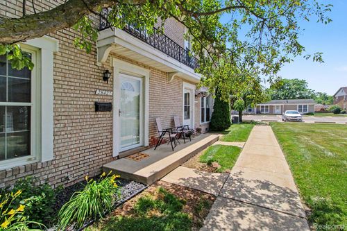 28427 Longmeadow Ln, Brownstown Twp, MI, 48183-5025 | Card Image