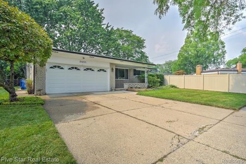 30201 Blossom Ln, Warren, MI, 48088-5814 | Card Image
